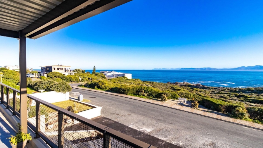 5 Bedroom Property for Sale in De Kelders Western Cape